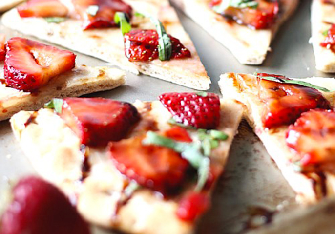 Sliced-Strawberry-Balsamic-Flatbread-suburban simplicity-final